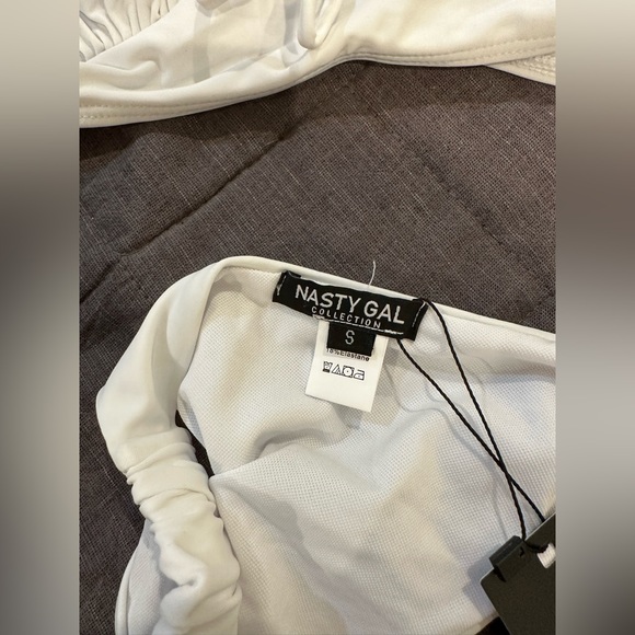 Ruched Ruffle Detail Bikini - Picture 7 of 10